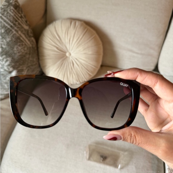 Quay Tortoise Shell Sunglasses - Picture 7 of 7